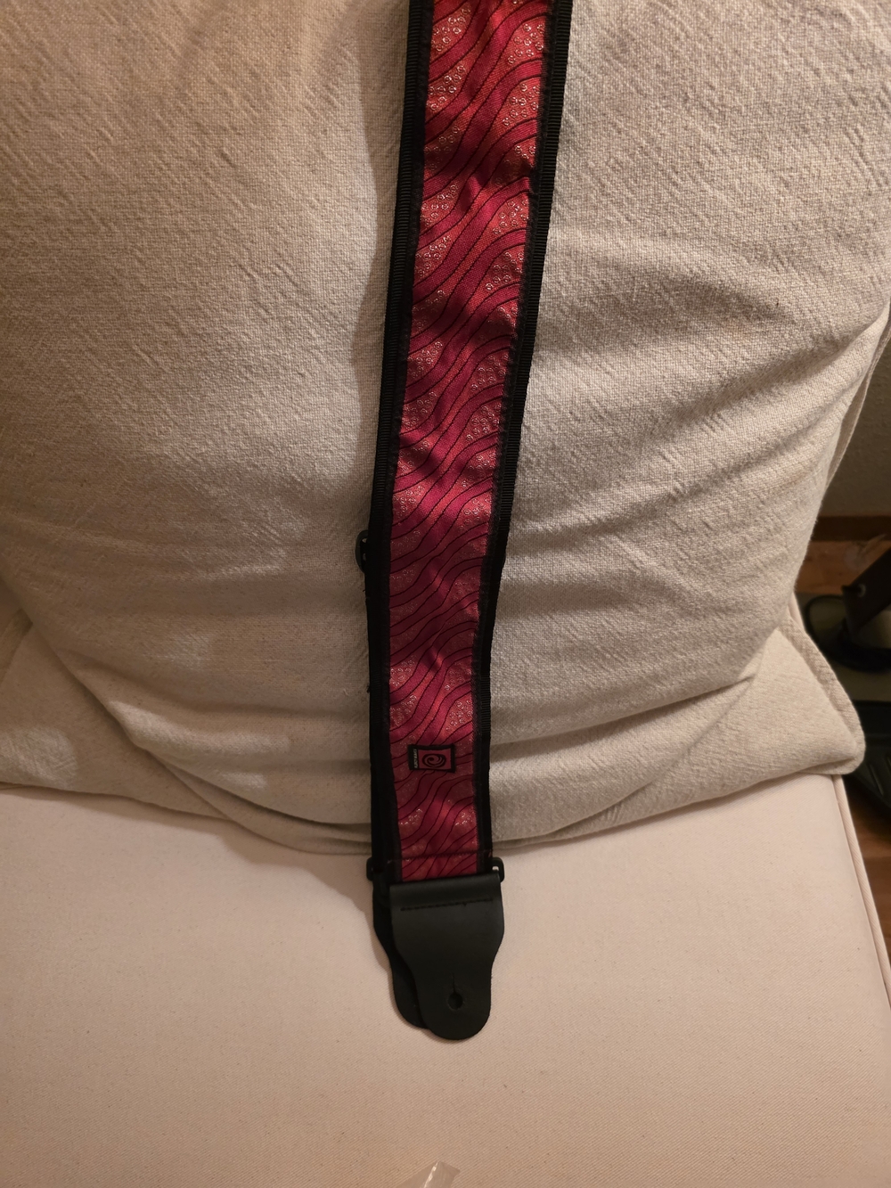Red Patterned Guitar/ Mandoline Strap - Picture 2 of 5